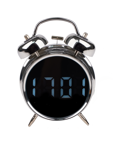 Réveil digital avec gros chiffres style rétro